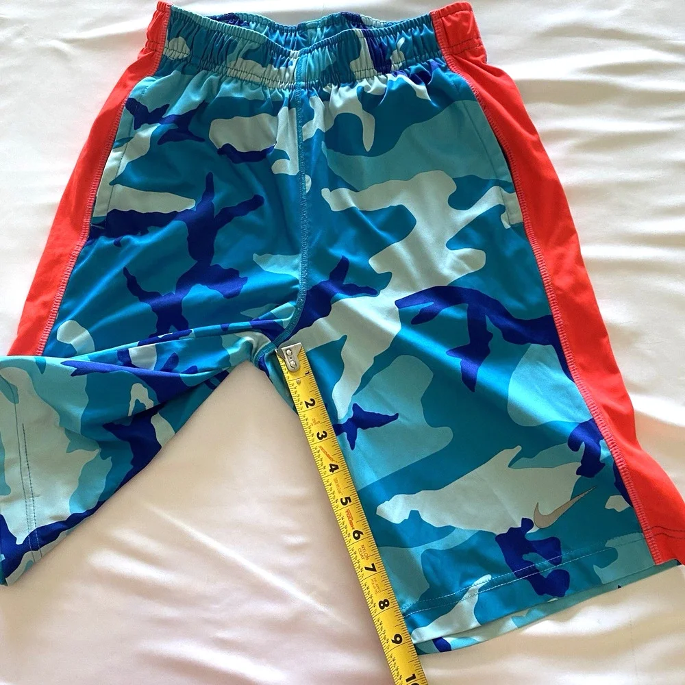 Nike Dri-Fit Boys Size Medium Blue Camo Athletic Shorts With Pockets